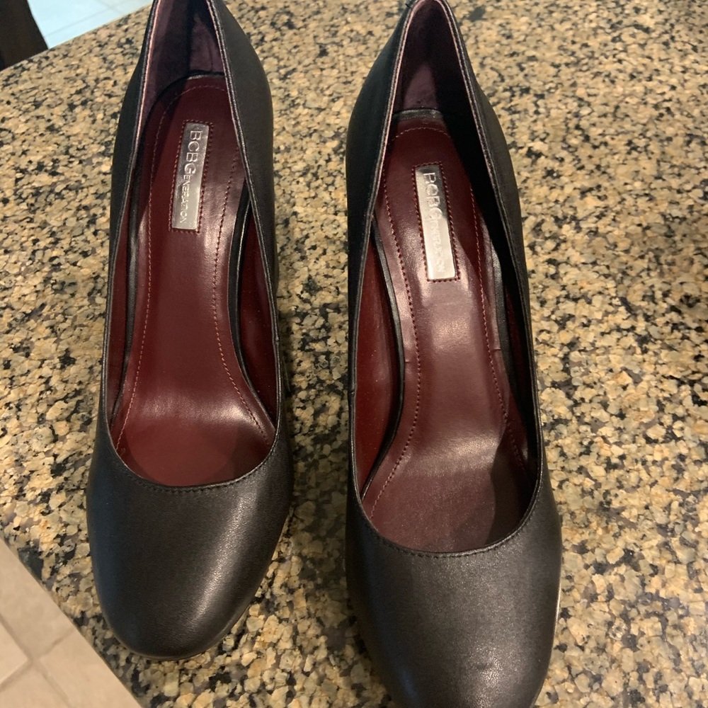 BCBG Pump - Picture 2 of 4